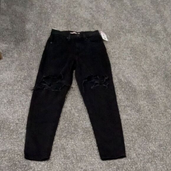 Levis Black Ripped High Waisted Cropped With A Tapered Leg Mom Jeans Sizr 24 NWT - Picture 1 of 4